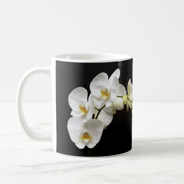 Mug Belle Orchidée blanche avec Arrière - plan noir (Gauche)