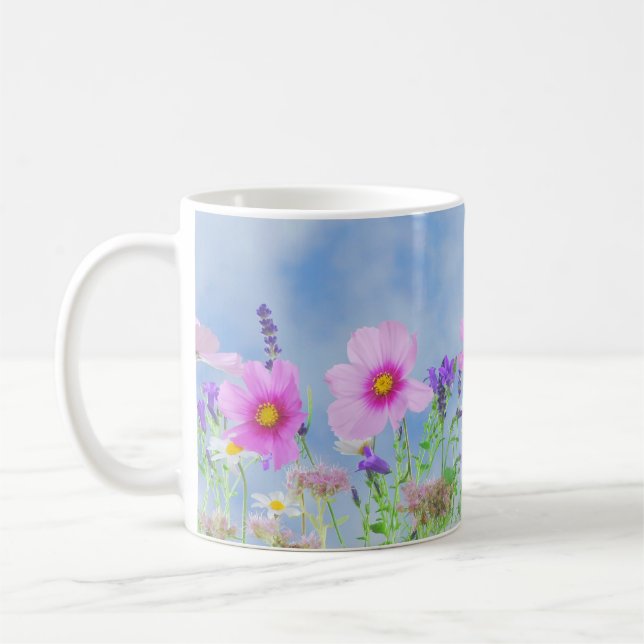 Mug Belles fleurs roses et violettes avec ciel nuageux (Gauche)