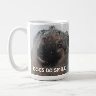 Mug Berger Allemand Dans La Neige Souriant