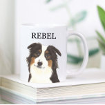 Mug Berger australien australien australien australien<br><div class="desc">Je suis amoureux de cette photo d'aquarelle magnifiquement détaillée d'un chien de berger australien, noir, blanc et tan aussie ! Personnalisez ces tasses en céramique avec votre nom ou monogramme et changez même la couleur de la poignée pour compléter votre décor ! Modifiez les polices en sélectionnant l'option "modifier à...</div>