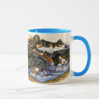 Mug Berners sur un édredon