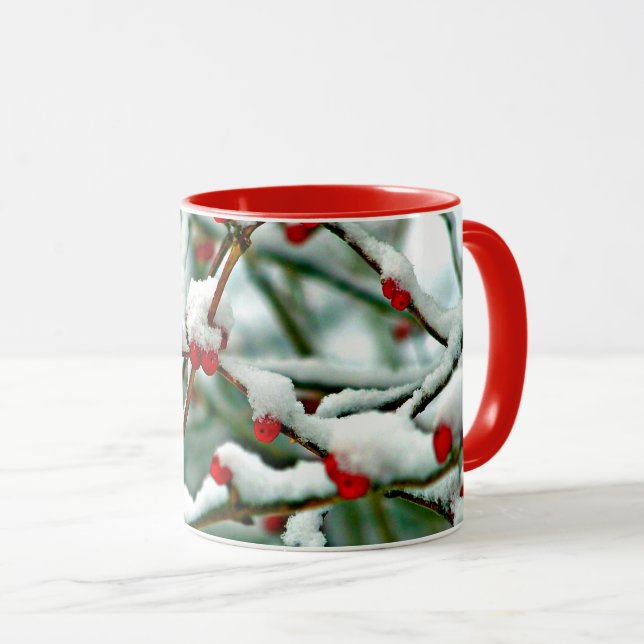 Mug Berries rouges dans la neige 2025 (Devant droit)