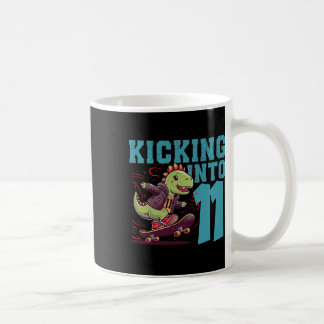 Mug Bi de skateboarder de 11 ans faisant du skateboard