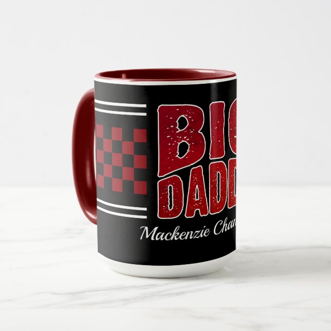 Mug Big Daddy avec des damiers rouge foncé et nom sur  (Devant gauche)