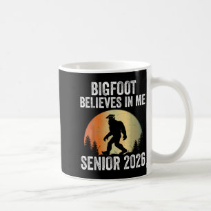 Mug Bigfoot croit en moi Senior 2026 Sasquatch Gradu
