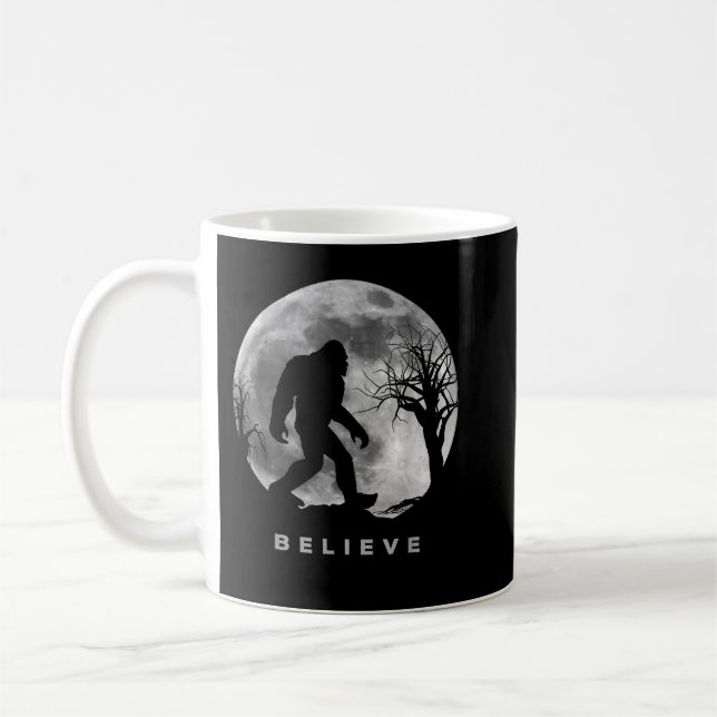 Mug Bigfoot Pleine lune de nuit Je crois Sasquatch Hom (Gauche)