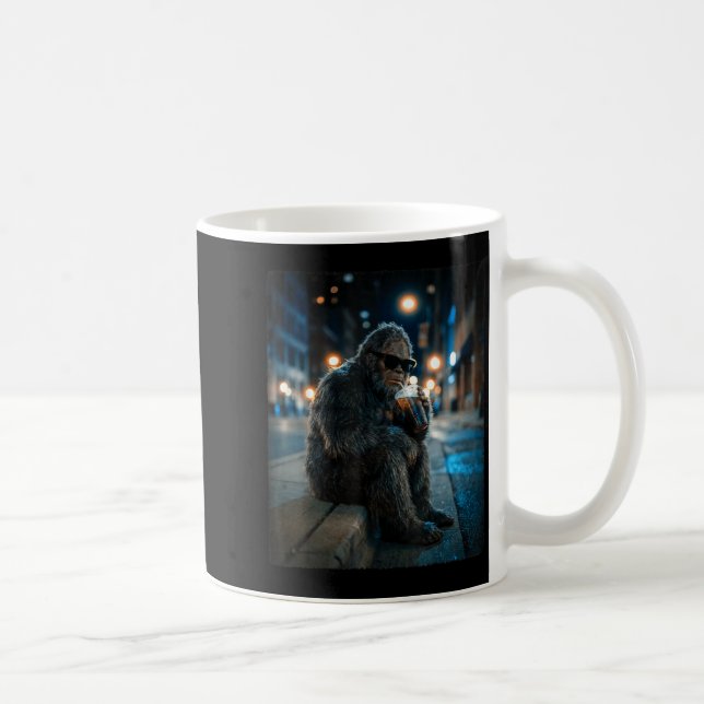 Mug Bigfoot sasquatch buvant du café glacé drôle d'ani (Droite)