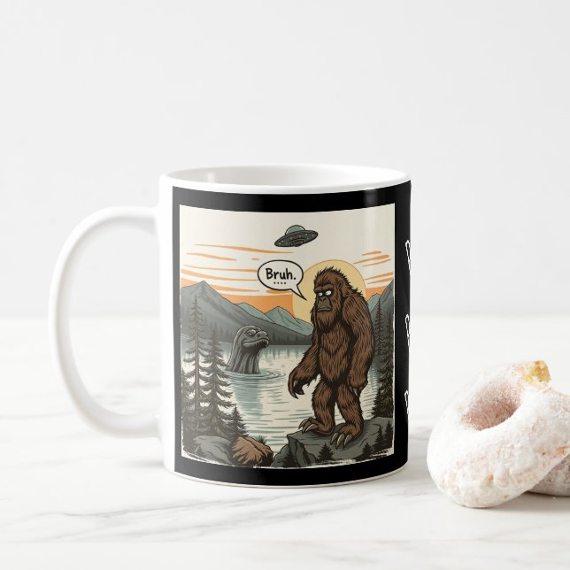 Mug Bigfoot Sasquatch Monstre du Loch Ness Rétro Drôle (Avec donut)