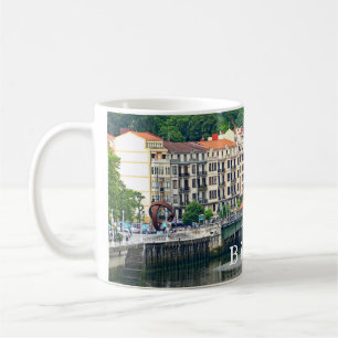 Mug Bilbao. Paysage urbain avec la rivière