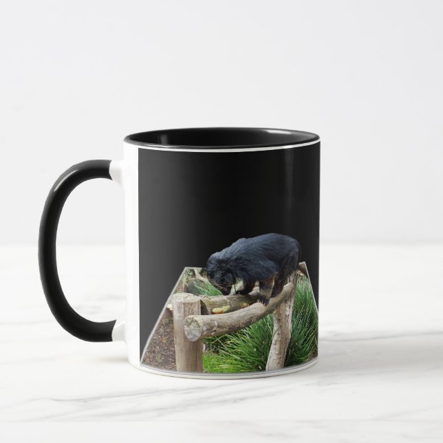 Mug Binturong (Bearcat) Se Trouvant Sur Un Journal, (Gauche)