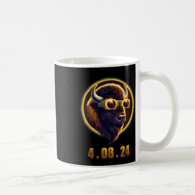 Mug Bison Buffalo Portant des Gles Solar 2024 Eclipse (Droite)
