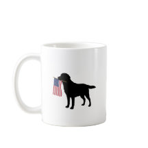Black Lab Dog Holding Juillet 4 Patriotic USA Drap