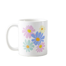mug blanc avec éclaboussure de marguerites devant