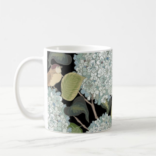 Mug Blanc, bleu clair Hortensia avec feuilles verts et (Gauche)