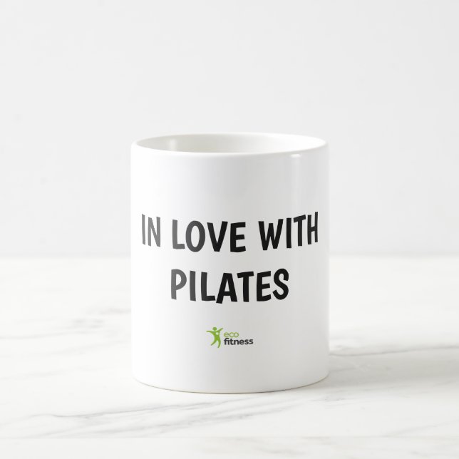Mug blanc classique 11 oz | En amour avec Pilates (Centre)
