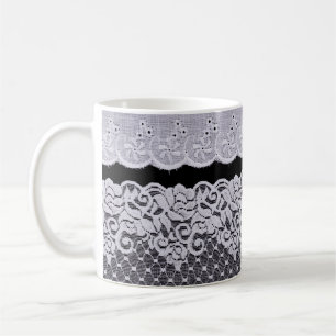 Mug Blanche dentelle ornementale isolée sur arrière -