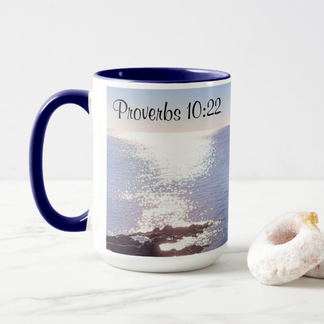Mug Blessures de l'océan bleu étincelant Bible Verse (Avec donut)
