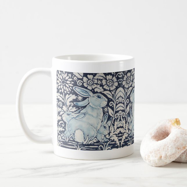 Mug Bleu et blanc Lapin Famille Flore Scroll Bunny (Avec donut)