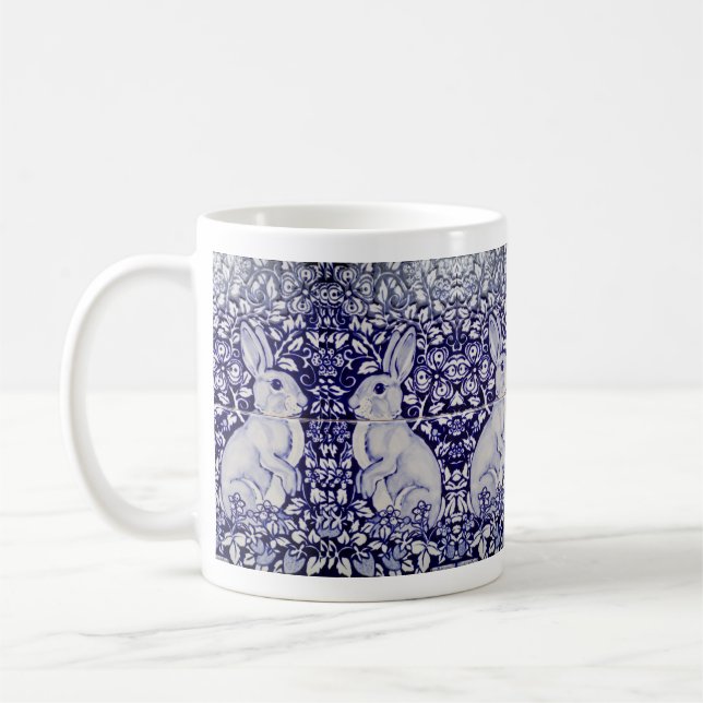 Mug Bleu et blanc Lapin Fraise Jardin Lapin Floral (Gauche)