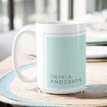 Mug Bloc de couleur minimaliste simple et élégant avec<br><div class="desc">Ce design de tasse à café exprime un sens de l'élégance et un style minimaliste classique avec ses éléments modernes de design de blocs de couleur en bleu aqua/robin clair. Le modèle de texte pour cette conception inclut votre nom dans le coin inférieur gauche. Cette tasse est disponible en plusieurs...</div>