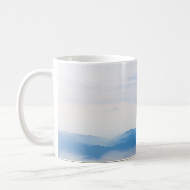 Mug Blue sky and mountains view from airplane stylized (Gauche)