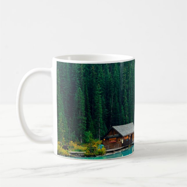 Mug Boat house by Lake Louise in Banff National Park,  (Gauche)