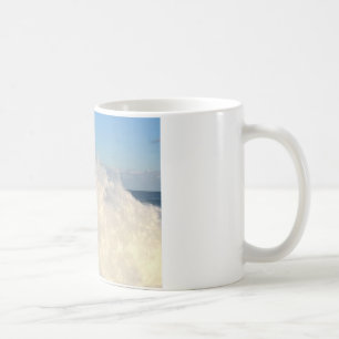Mug boire avec une vague de rupture