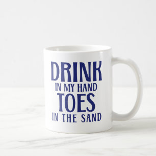 Mug Boire dans ma main, orteils dans le sable Citation