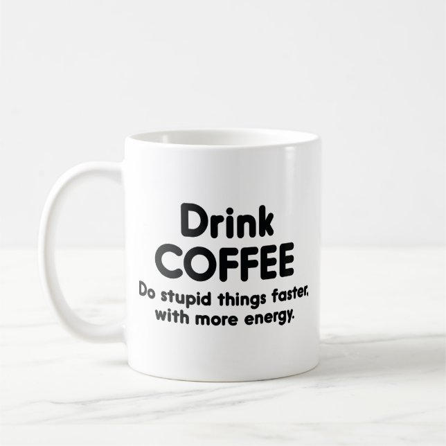 Mug Boire du café : Faire des choses idiotes plus vite (Gauche)