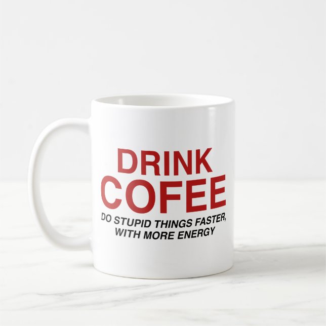 Mug Boire du café : Faire des choses idiotes plus vite (Gauche)
