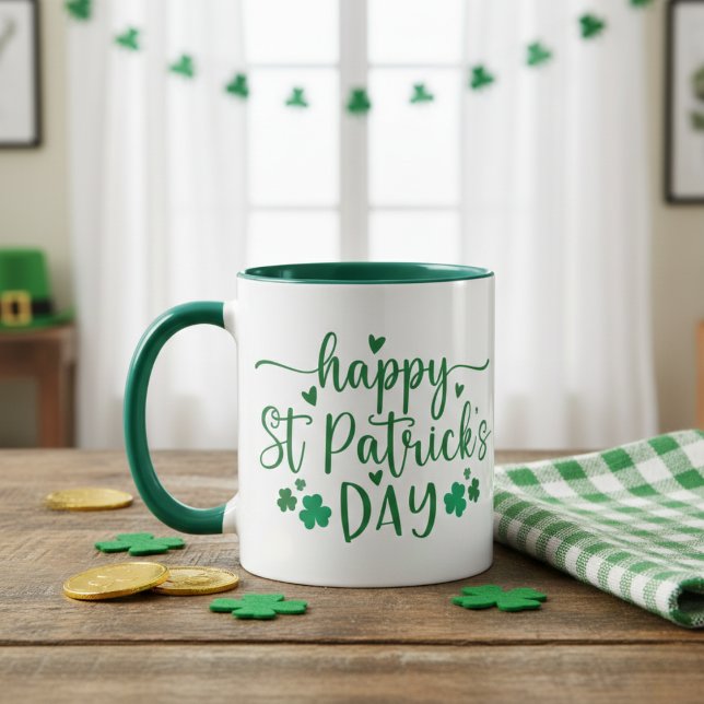 Mug Bonne St Patrick's Day Shamrocks et coeurs verts (Happy St Patrick's Day Green Shamrocks and Hearts Mug)