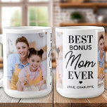 Mug BONUS MOM Personnalisé 2 Photo Fête des Mères<br><div class="desc">Voici notre tasse à café de la Fête des Mères, conçue spécialement pour les mamans bonus, les mamans pas, et les mamans pas qui tiennent une place spéciale dans nos coeurs. Cette tasse moderne et élégante présente le message : "Meilleur Bonus Maman Ever" C'est une façon douce et sincère d'express...</div>