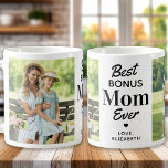 Mug BONUS MOM Step Maman Fête des mères Custom 2 Photo<br><div class="desc">Voici notre tasse à café de la Fête des Mères, conçue spécialement pour les mamans bonus, les mamans pas, et les mamans pas qui tiennent une place spéciale dans nos coeurs. Cette tasse moderne et élégante présente le message : "Meilleur Bonus Maman Ever" C'est une façon douce et sincère d'express...</div>