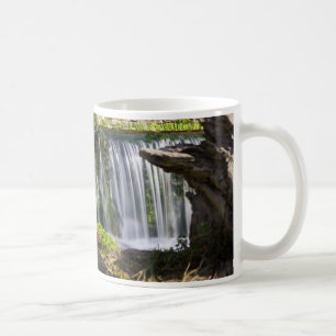 Mug Boue de café concentrée sur la cascade