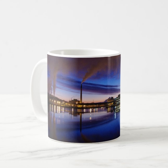 Mug Bouteille de scène nocturne de Green Bay Wisconsin (Devant gauche)