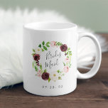 Mug Bridesmaid Blush Romance<br><div class="desc">Un cadeau sucré et élégant pour votre fête nuptiale,  mug présente une couronne florale rose et bordeaux d'aquarelle avec "demoiselle" inscrite à l'intérieur dans un script écrit à la main. Personnalisez avec votre date de mariage en dessous. Conçu pour correspondre à notre collection Blush Romance.</div>