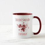 Mug Bridesmaid Floral Bourgogne<br><div class="desc">Un cadeau agréable et facile à personnaliser pour votre servante d'accueil,  cette tasse à café dispose d'un arrière - plan blanc à l'image florale bordeaux.  Au-dessus du dessin se trouve "Bridesmaid" avec son nom personnalisé en dessous.  Commandez les vôtres dès aujourd'hui !</div>