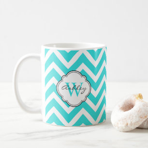 Mug Bright Aquamarine Chevron Stripes avec Monogramme