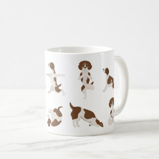 Mug Brittany spaniel dog faisant du yoga
