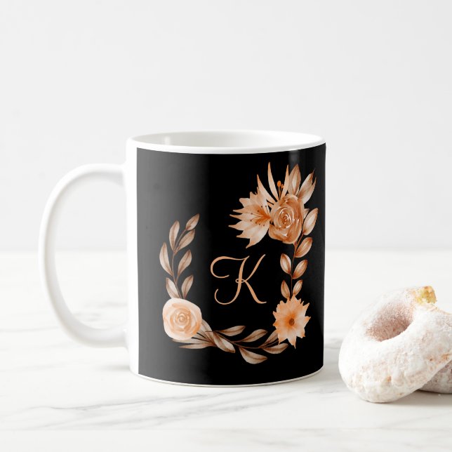Mug Brown noir monogramme et florale de pêche (Avec donut)