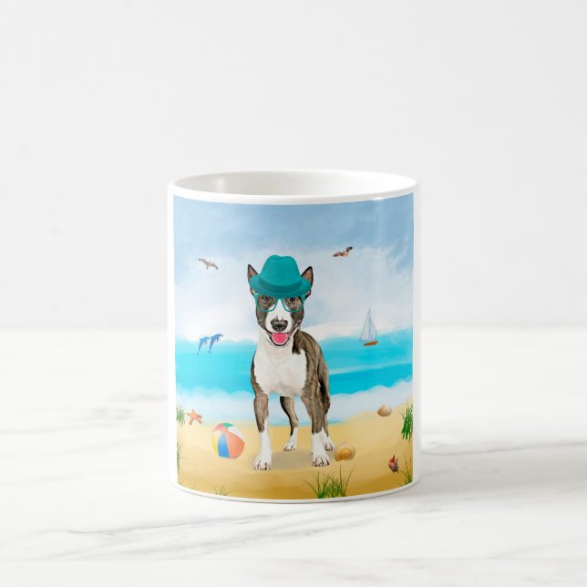 Mug Bull Terrier Dog sur la plage (Centre)
