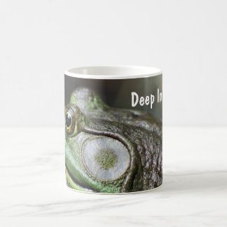 Mug Bullfrog Profondément Dans La Pensée Drôle