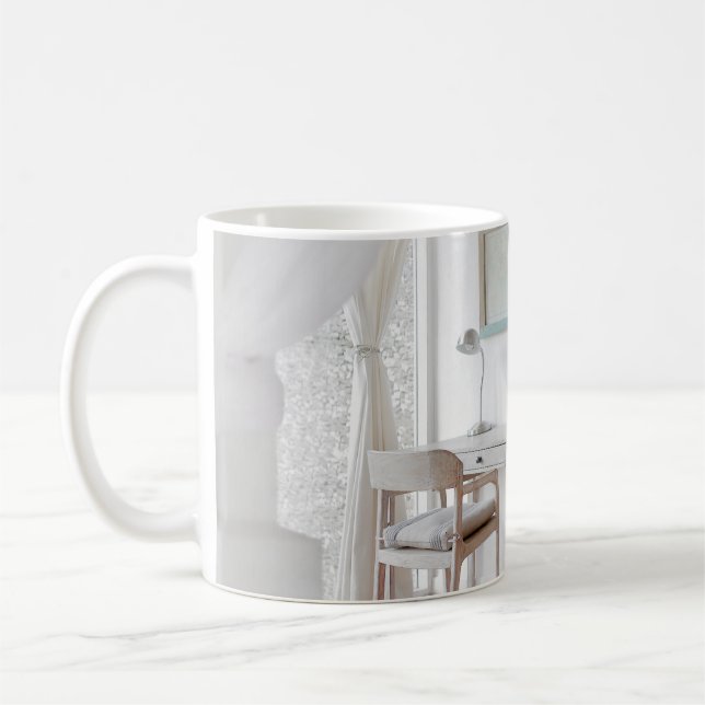 MUG BUREAU VIDE PRÈS DU RIDEAU (Gauche)