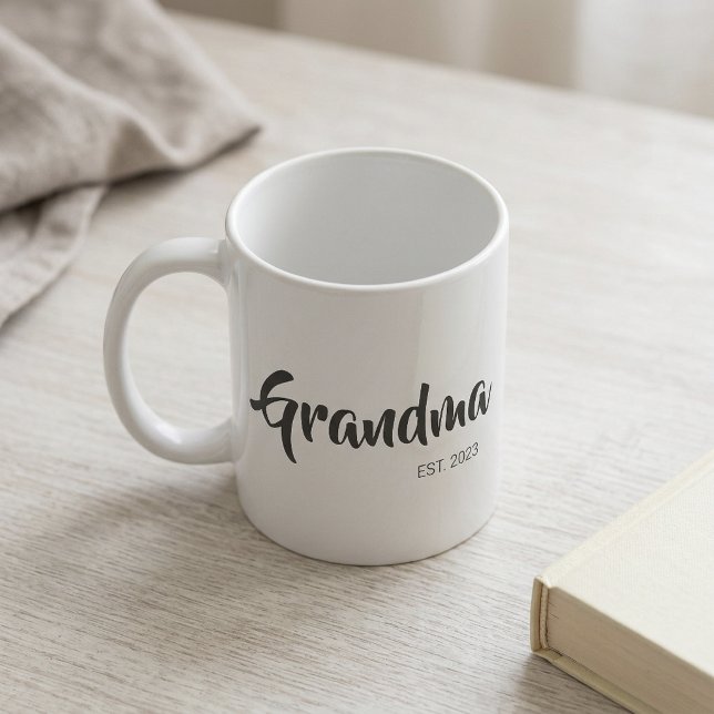 Mug Cadeau de Mamie avec écriture noir et blanc (Grandma Established Black White Script Gift Coffee Mug)