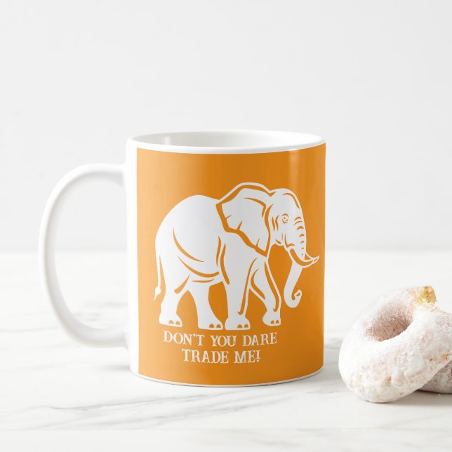 Mug Cadeau farfelu d'éléphant blanc (Avec donut)