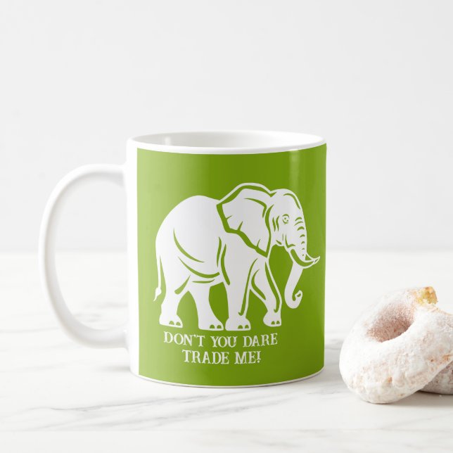 Mug Cadeau farfelu d'éléphant blanc (Avec donut)