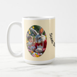 Mug Cadre ovale de photo de Pâques de lapin et d'enfan