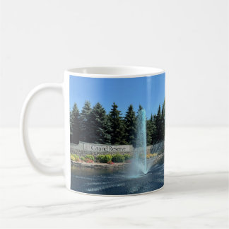 Mug café de l'entrée avant de la grande réserve