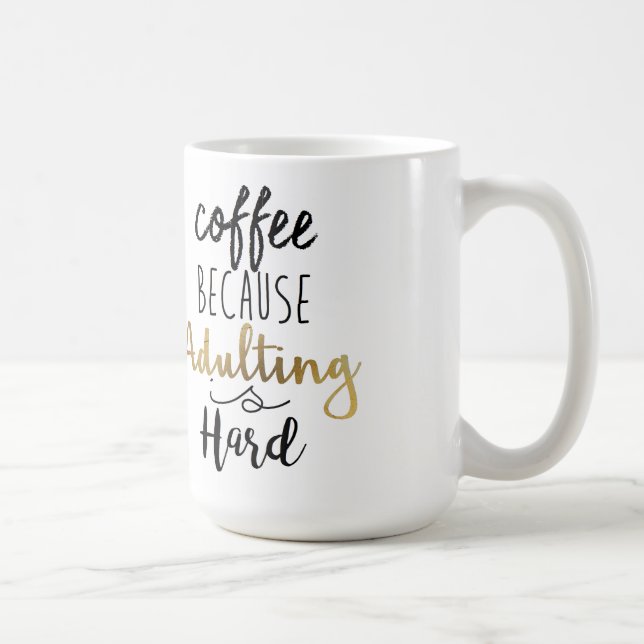 Mug Café Parce Que L'Adulte Est Dur | Typographie chic (Droite)