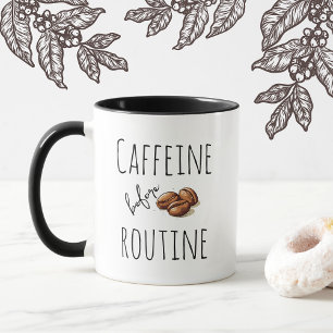Mug Caféine avant la routine drôle de conception pour